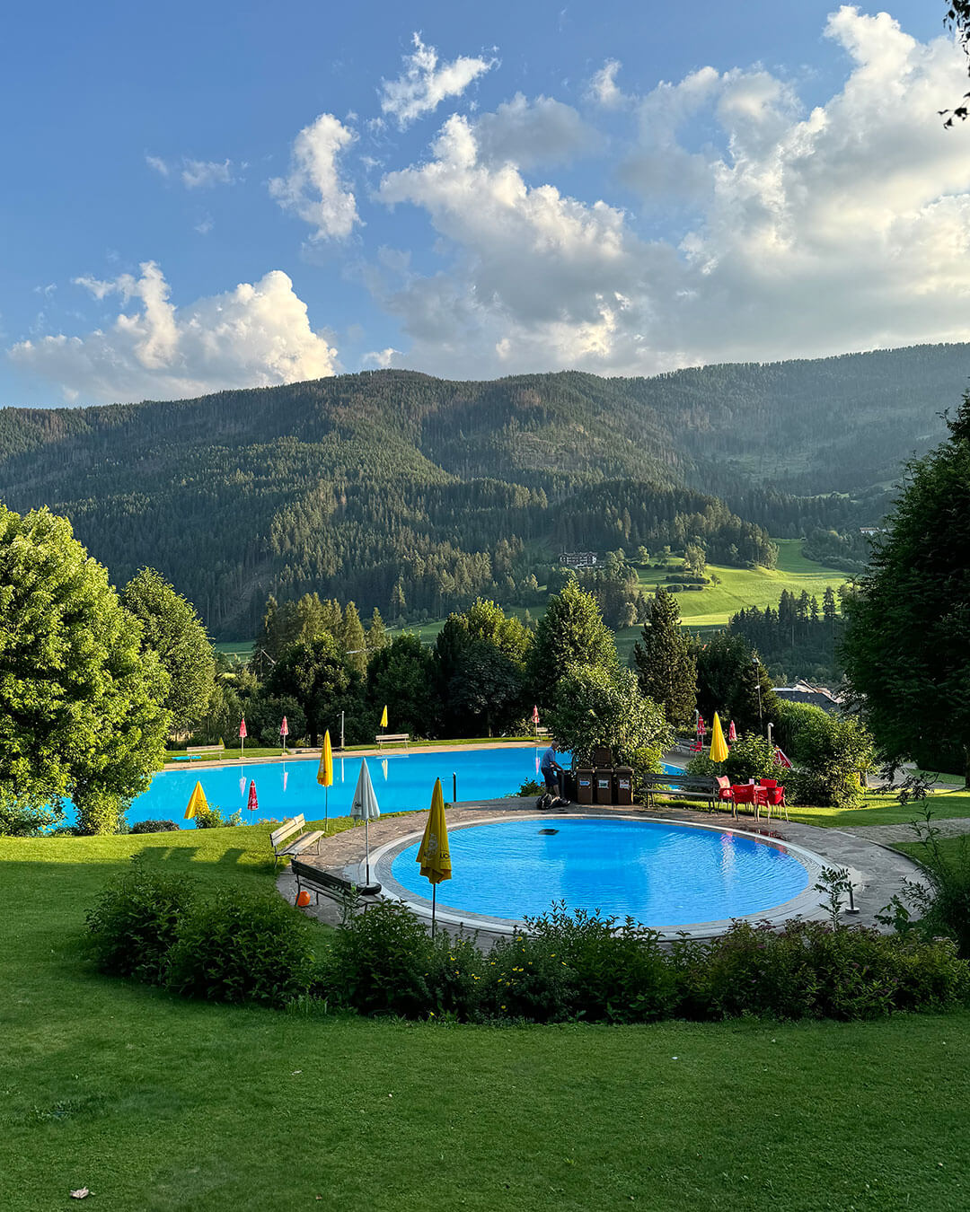 Das Freibad in Welsberg im Sommer - Alpres Restaurant Après Ski